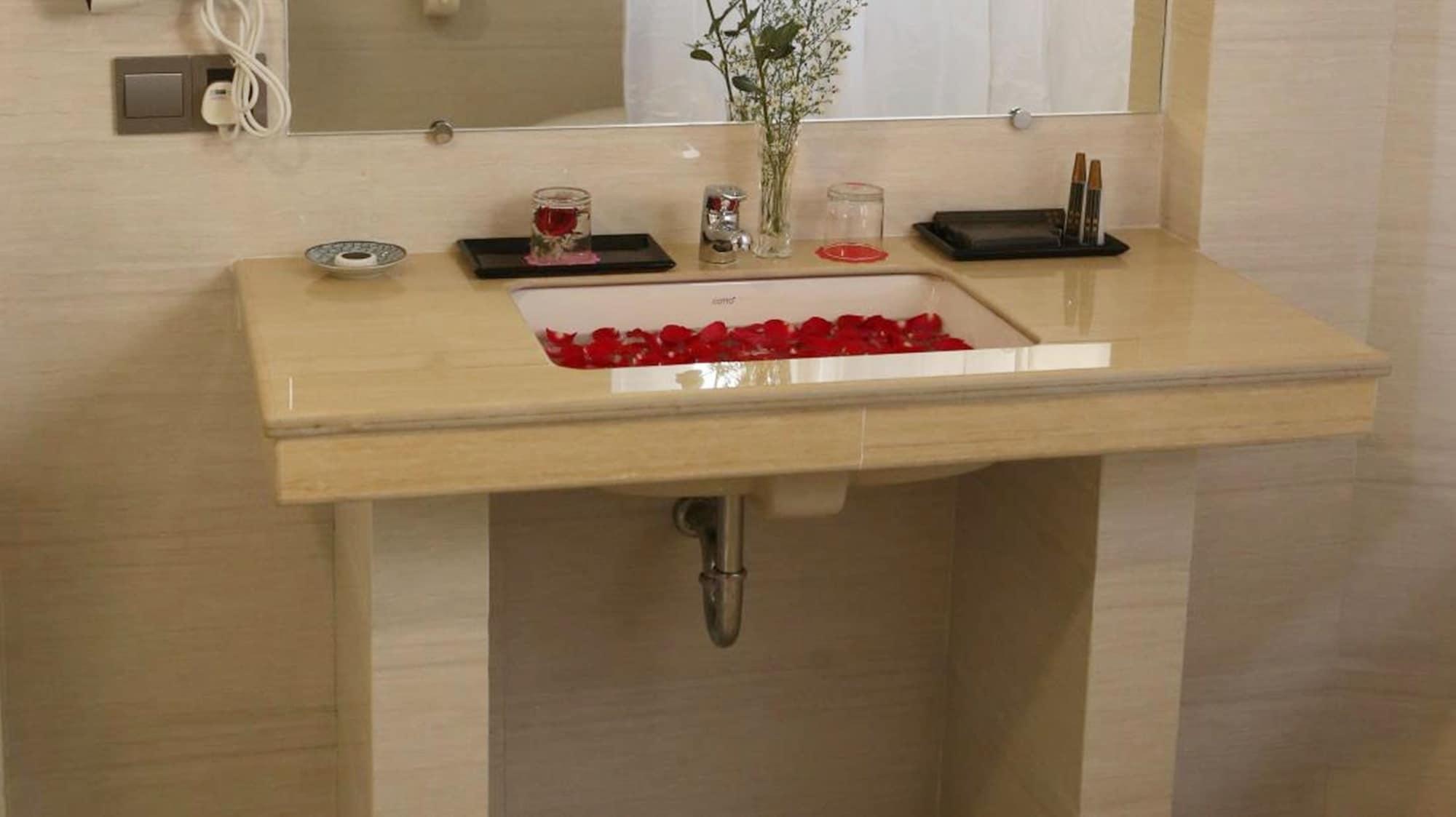 Serene Valley Hotel Янгон Екстериор снимка