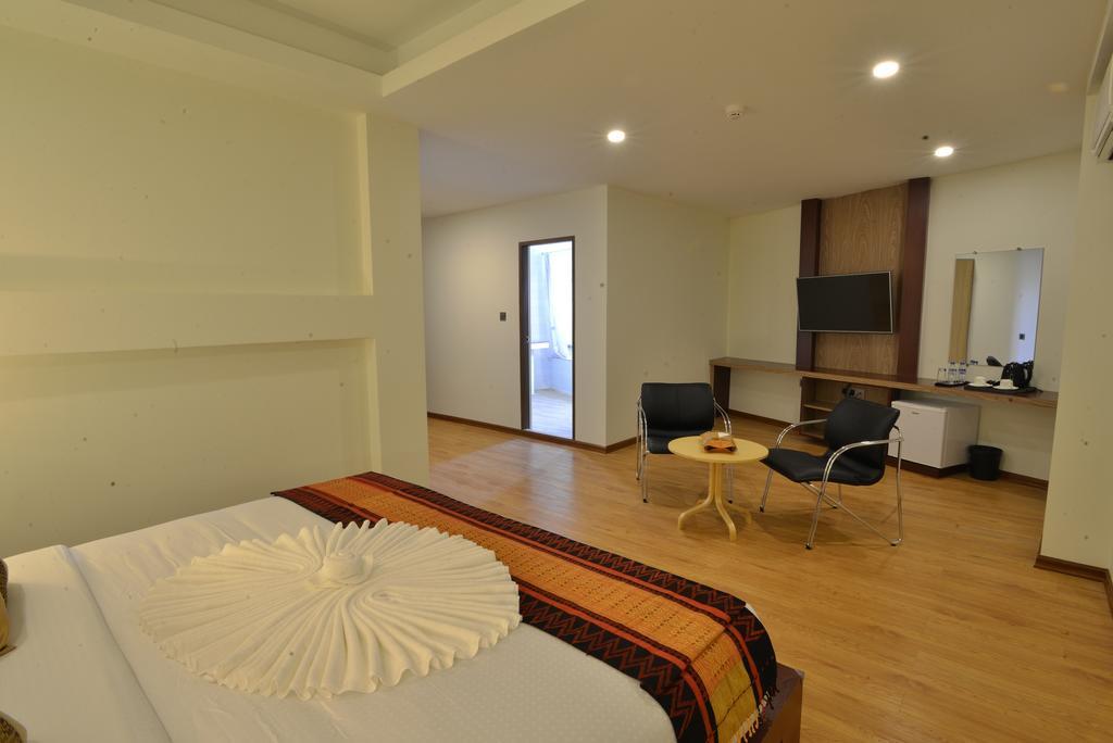 Serene Valley Hotel Янгон Екстериор снимка