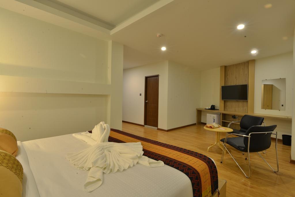 Serene Valley Hotel Янгон Екстериор снимка