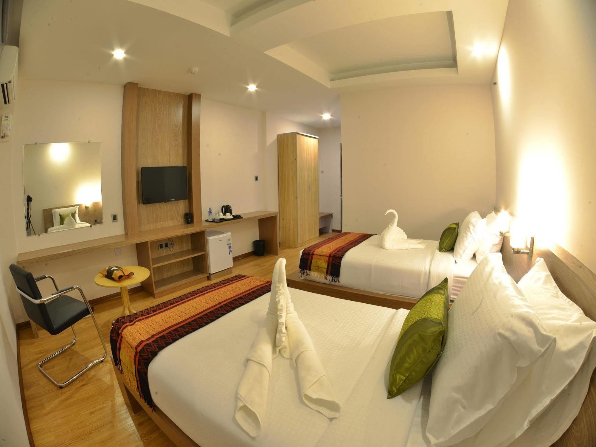 Serene Valley Hotel Янгон Екстериор снимка