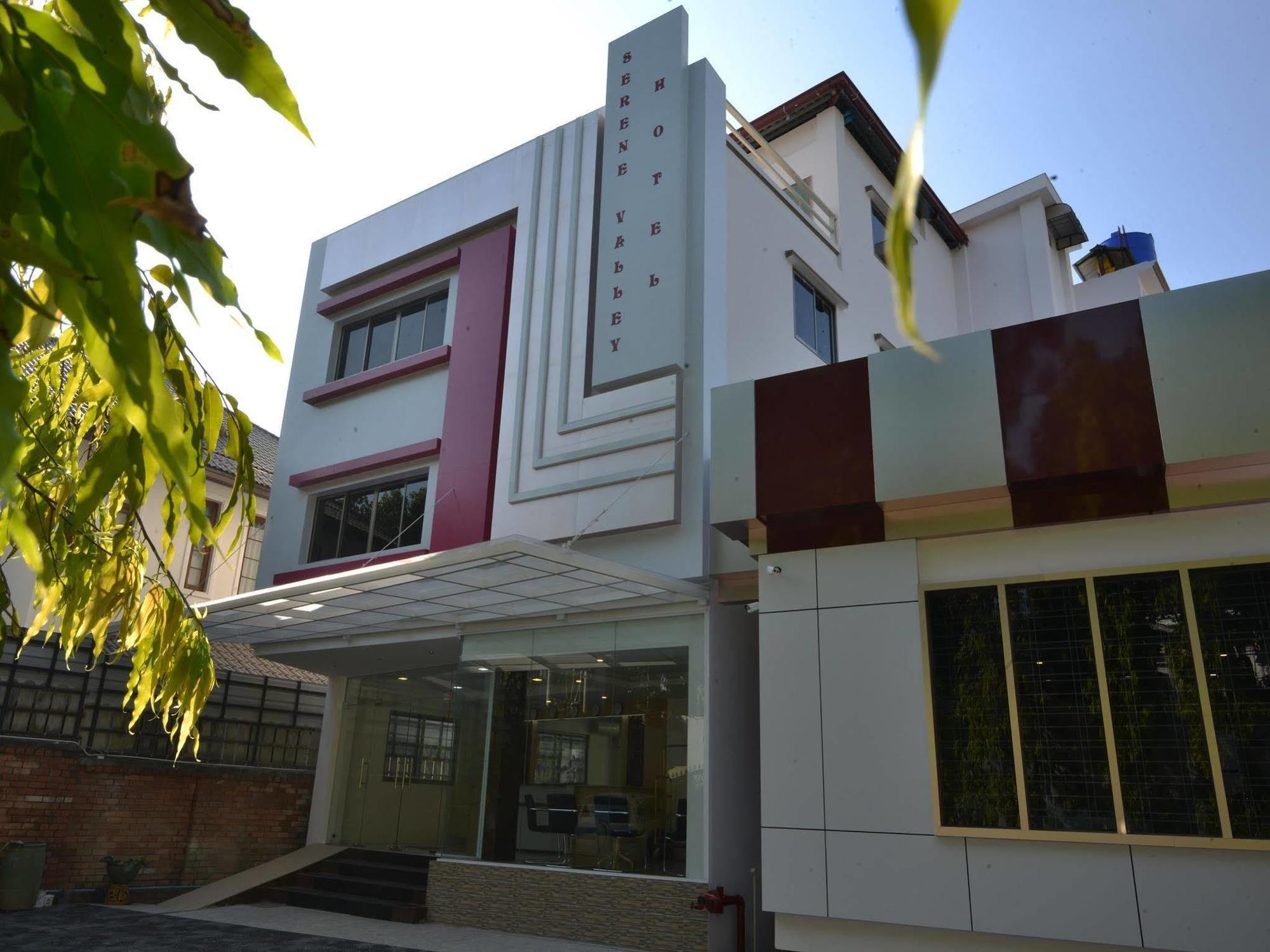Serene Valley Hotel Янгон Екстериор снимка